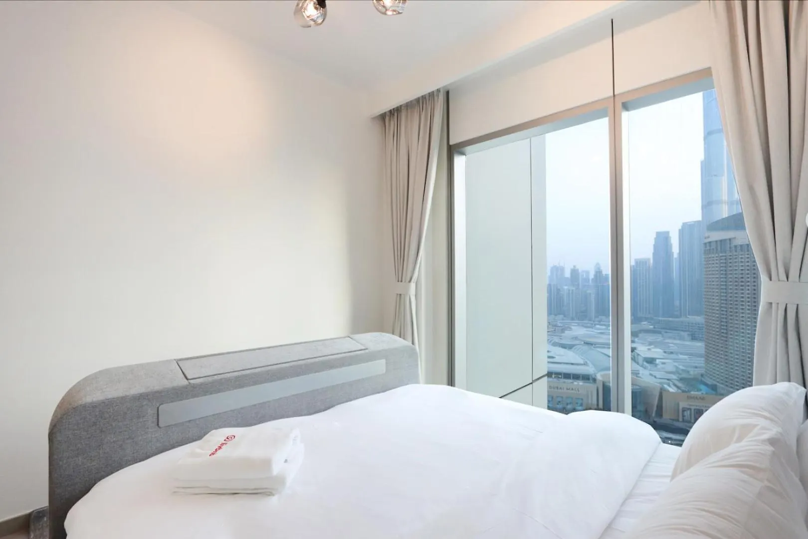 Upgraded 3Br With Burj Khalifa View Next To Dubai Mall Lägenhet